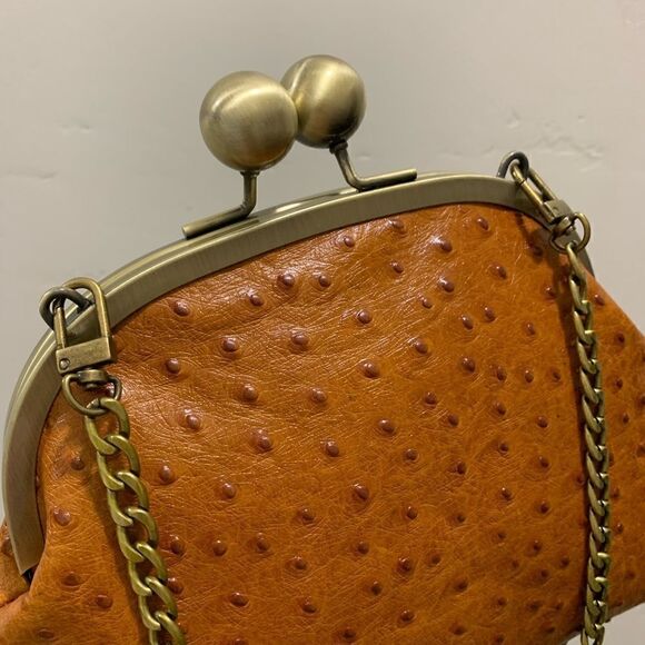 Handmade Genuine Cowhide Ostrich Textured Kisslock Wristlet/Crossbody & 2 Straps - Picture 13 of 16